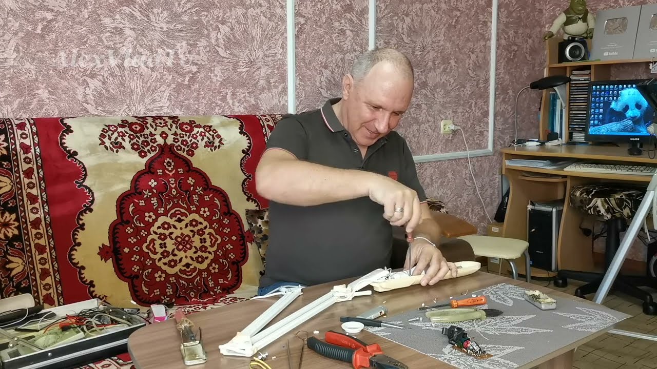 Хотел выбросить но передумал... Как я настольную лампу модернизировал.