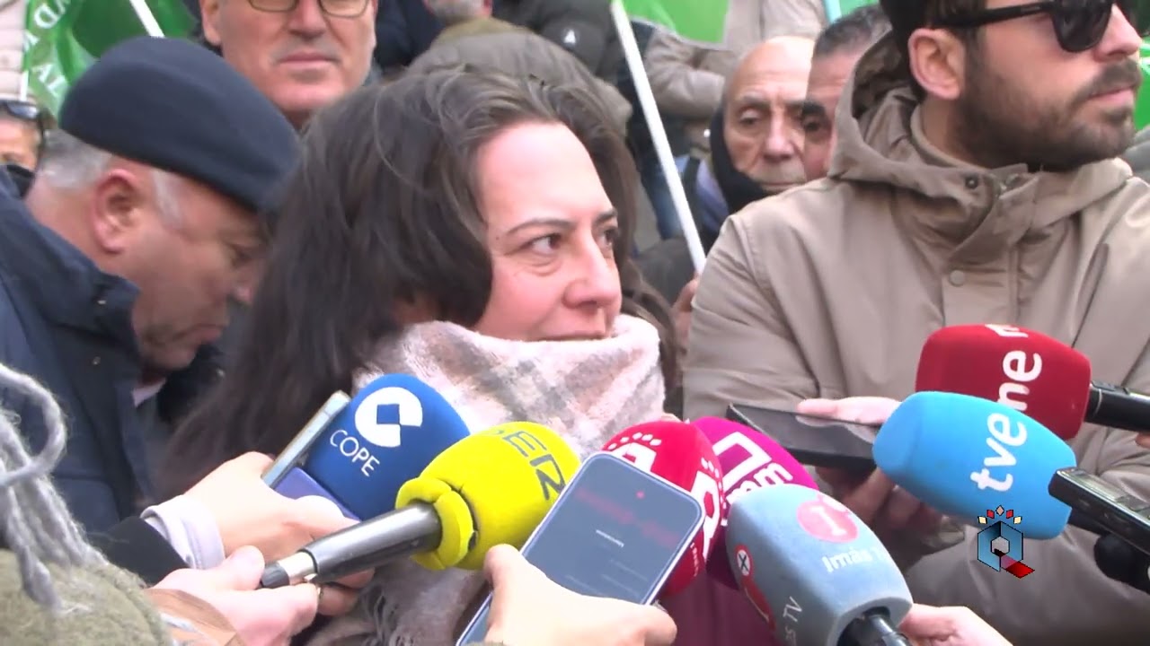 Concentración ganadera a las puertas de la delegación de Agricultura