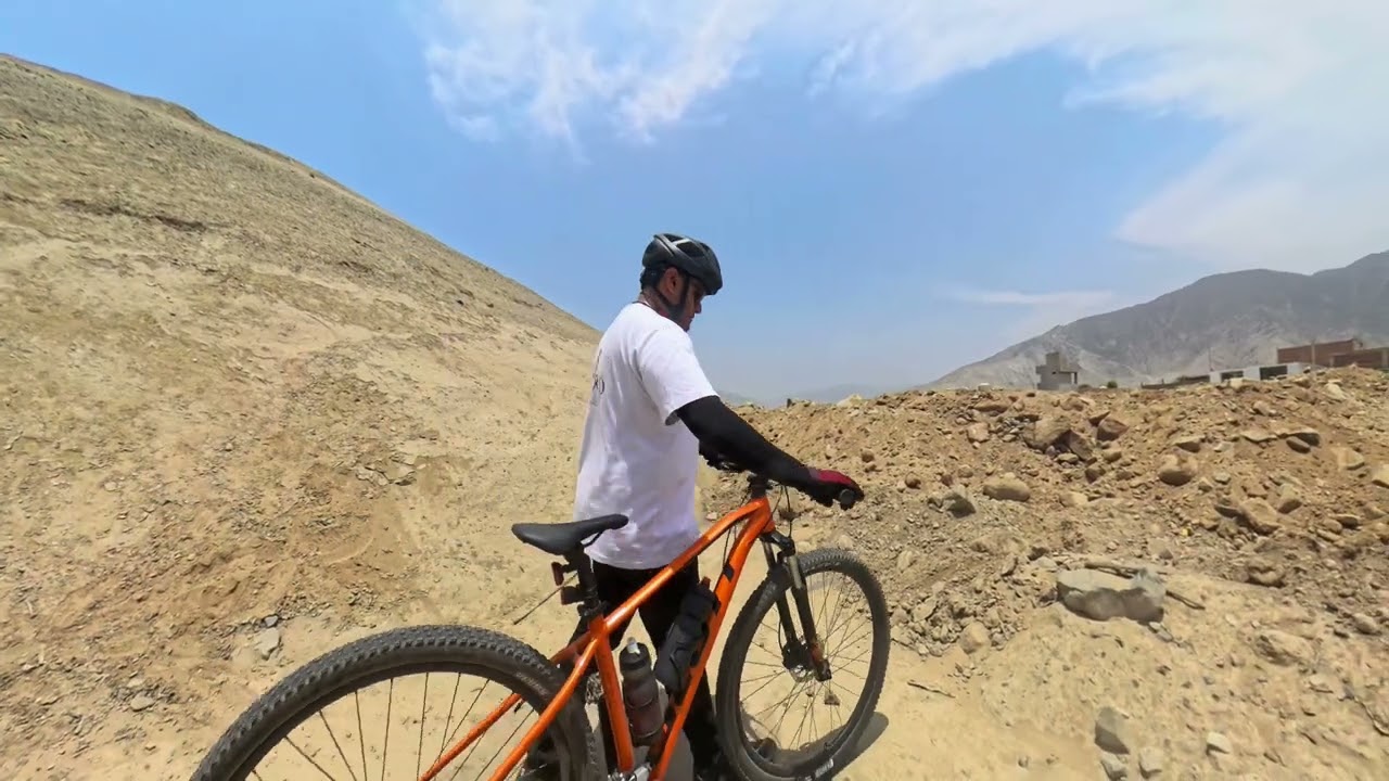 ¿Ruta bloqueada? Maquinaria pesada en El Huayco | Llama Ride 04/05/2025