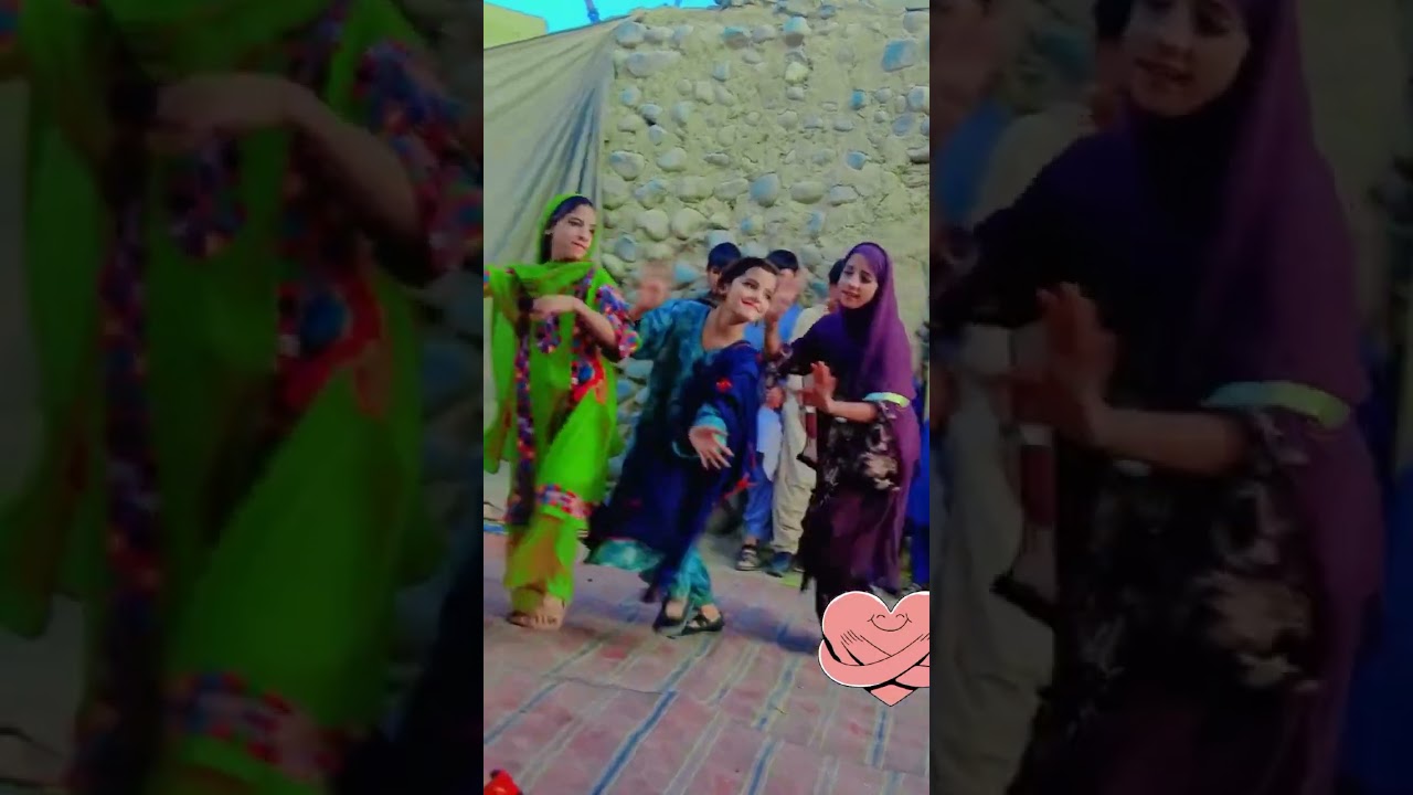 Pakistan balochi girl dance step