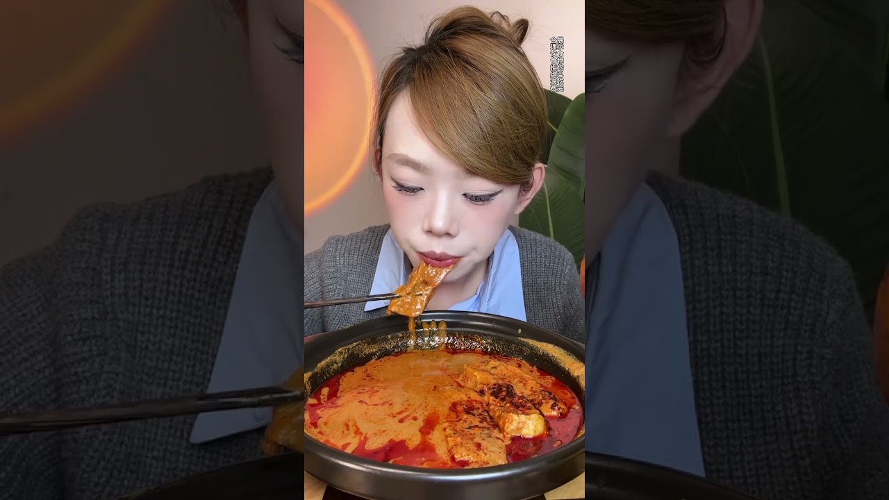 Hot Pot Gluten and Heavy Industry Rice Intestines Immersive Dry Rice Food Sharing Fireworks in t