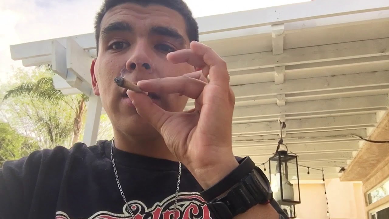 Smoking the CHEAPEST GRAM joint at the DISPENSARY