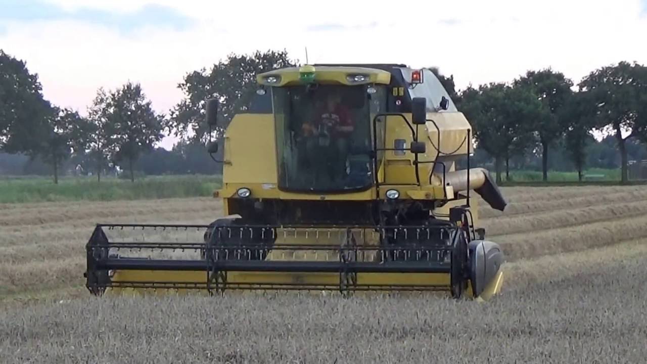 NEW HOLLAND TC 5070 COMBINE & JOHN DEERE MET BE BO MA