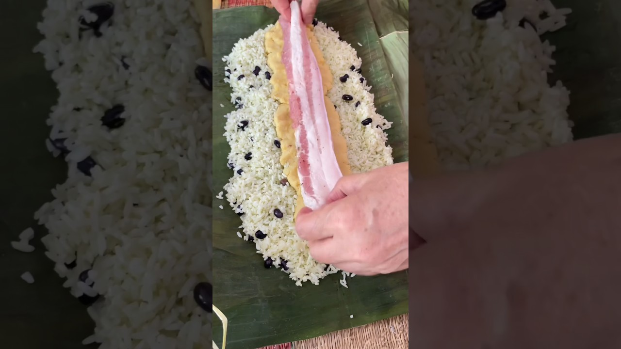 Vietnamese cylindrical sticky rice cake#b&aacute;nht&eacute;t #banhtet #banhtetnhanthit #lunarnewyear #tet