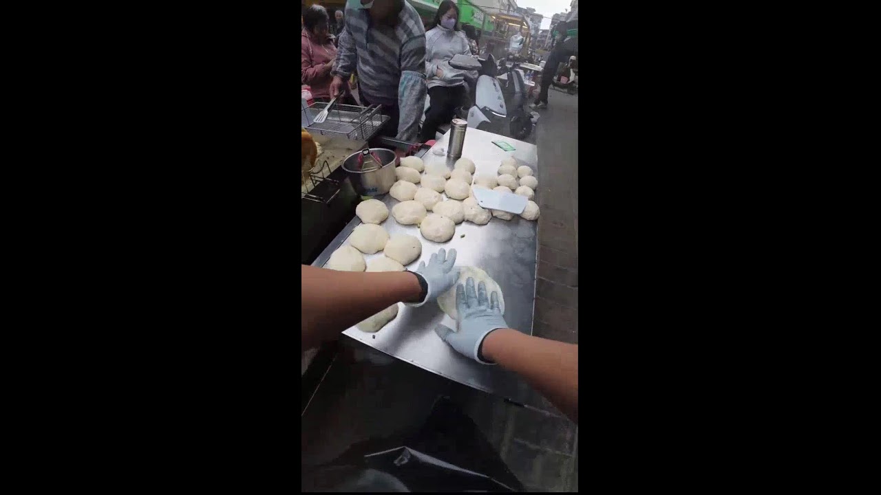 Raw Livestream | Street Vendor Frying Flatbreads | Real-Time Cooking Action