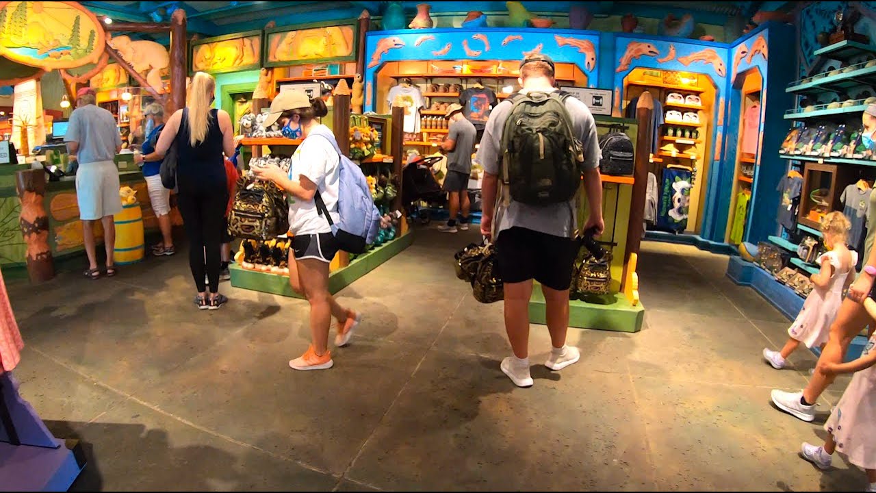 NEW Arrivals!!! Island Mercantile Gift Shop Walk Tour at Disney Animal Kingdom [⁴ᴷ⁶⁰]