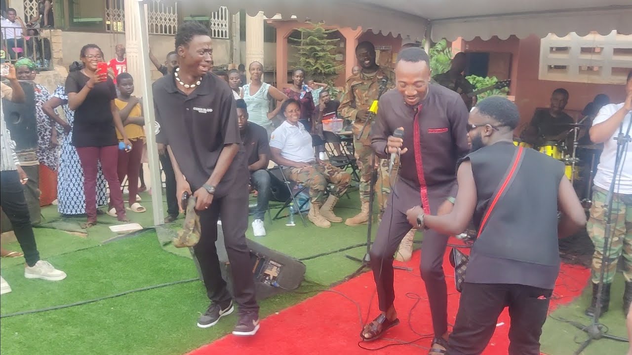 Salinko wawwed the crowd with great hi-life music performance