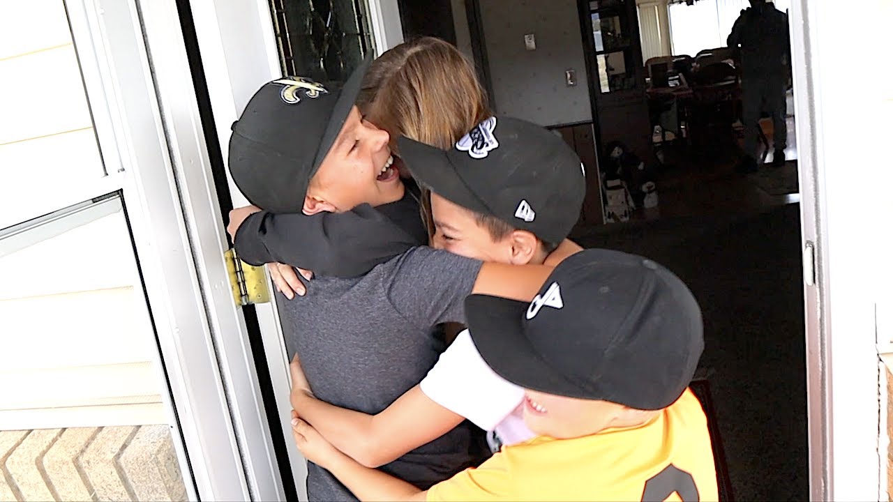 WE'RE HOME!!! SURPRISING OUR COUSINS!!!