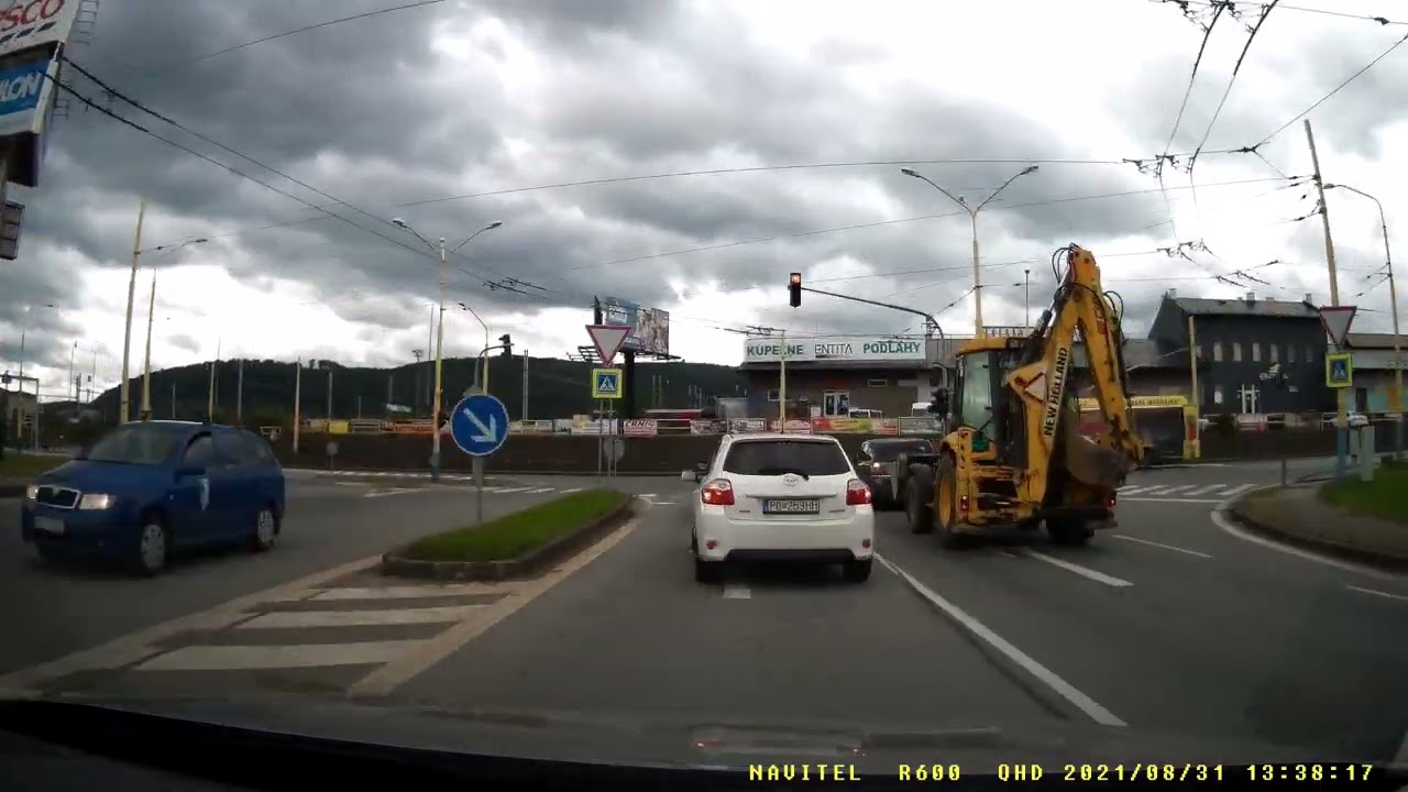 Kruhový objazd v Prešove (roundabout fail) - Navitel R600 QHD