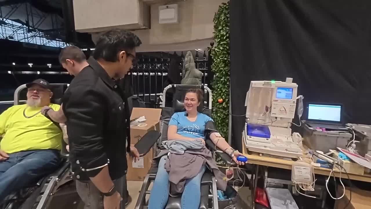 Detroit Lions fans tackle blood shortage during Ford Field drive