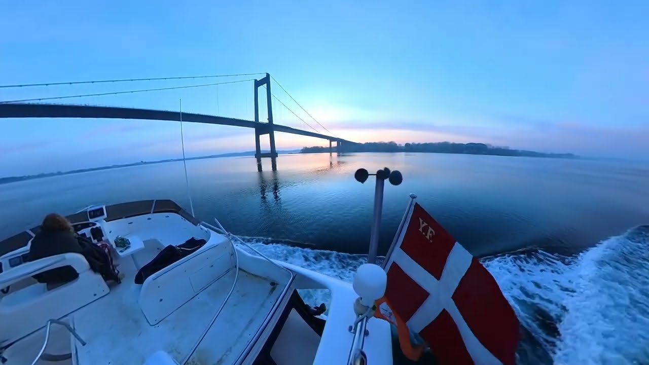 Princess 420 Yacht - The first journey Home - Sailing In Lillebælt Marts 2024.