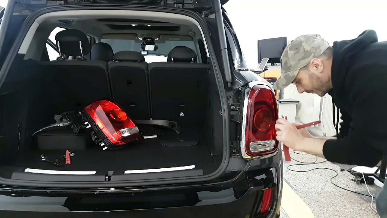 Cooper SE Countryman 2017 rear lamps removal