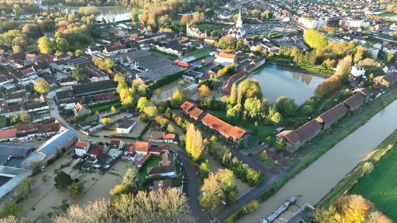 Inondations: images a&eacute;riennes de la ville d'Arques sous les eaux | AFP Images