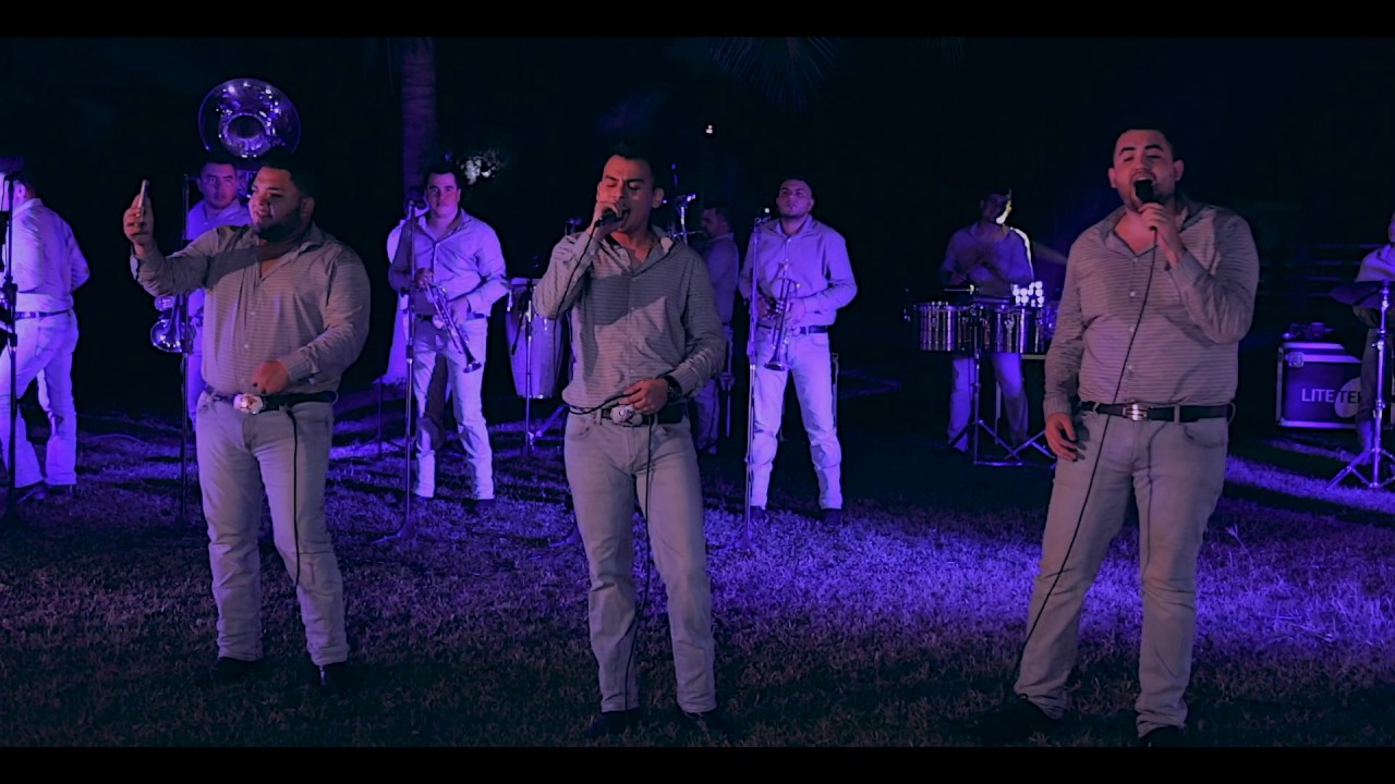 Banda La Corona Del Rey - Que No Se Apague La Lumbre (En Vivo)