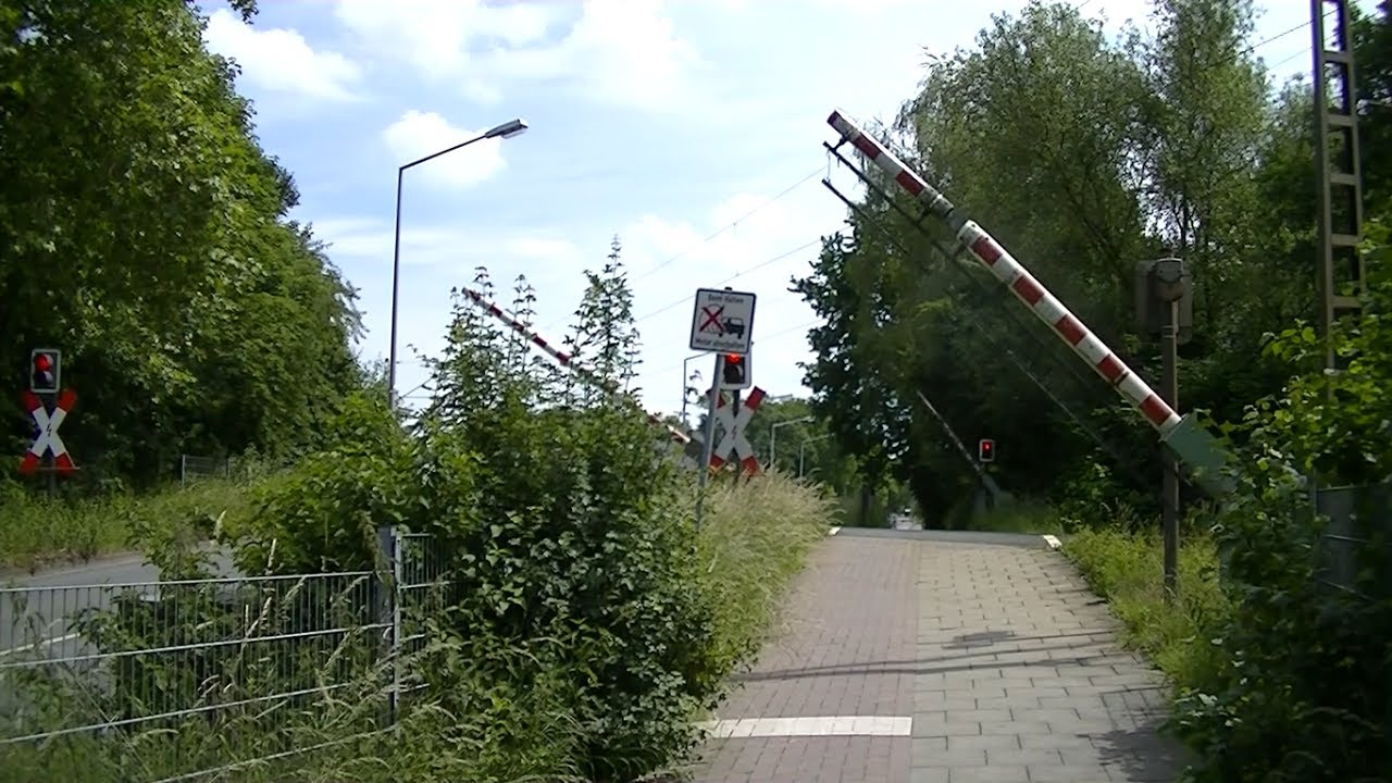 Spoorwegovergang Osnabr&uuml;ck (D) // Railroad crossing // Bahn&uuml;bergang