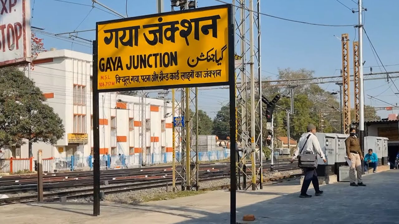 Gaya Junction station 13152/Jammu Tawi - Kolkata Express Arriving Departing, Indian Railways 4k HD