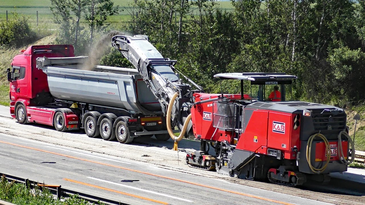 Kaltfräsen fressen Beton (2 x WIRTGEN W 210 | MAN und SCANIA Sattelkipper | A1 Westautobahn)