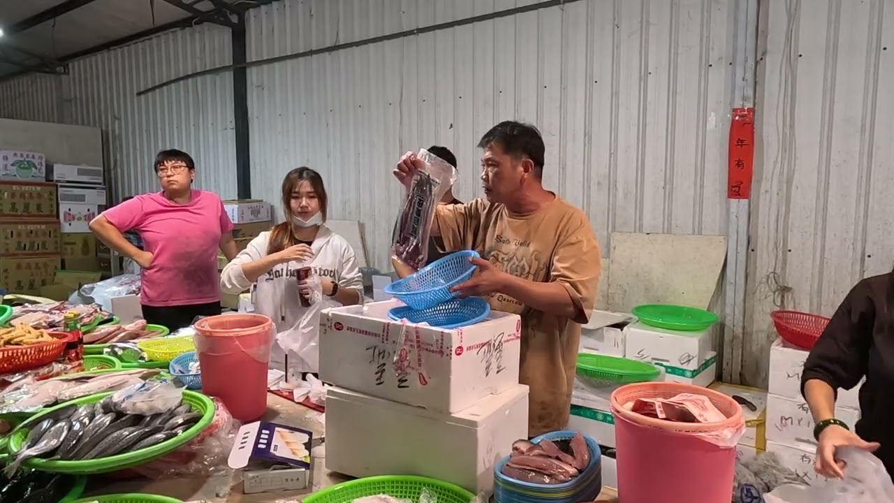 Market Treasure Hunt! Joining the Seafood Auction Frenzy—Experience the Heart Pounding Deals! 中彰海王子