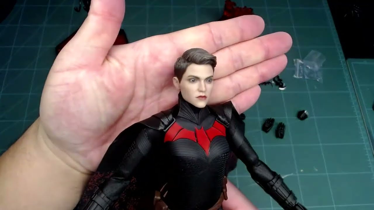 Unboxing Soosoo Toys 1/6th Batlady (CW-verse Batwoman) SST030