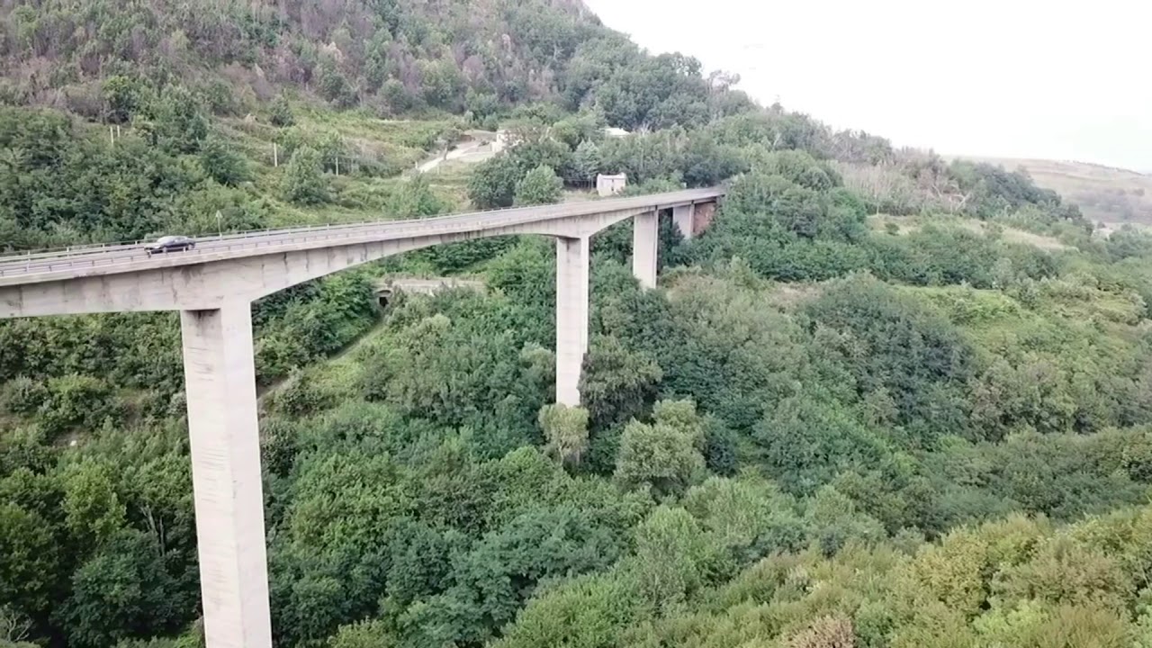 Ponte con avvallamento strada statale 107 vicino San Fili