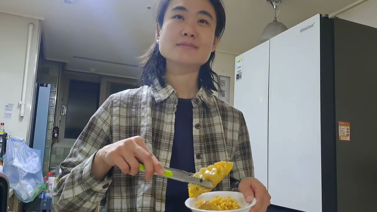 회식 때 군만두를 그렇게 많이 먹던 사람이