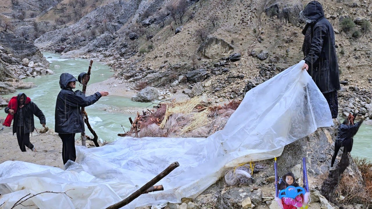 🌧️⛰️ Nomadic life in the heart of the storm | Survival in heavy mountain rains