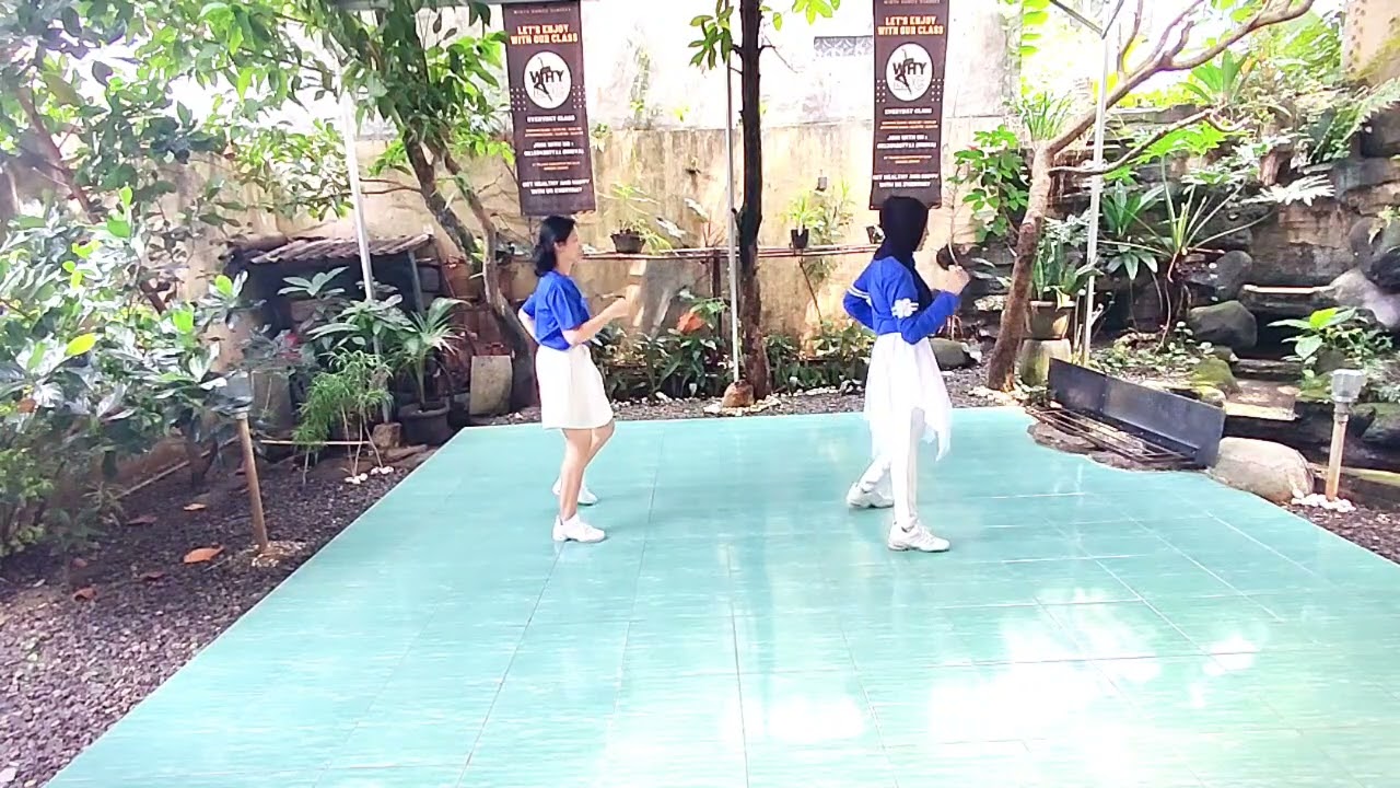 La La Love Line Dance Choreo:Red Linda (KOR) & NH Superwomen (KOR) - November 2025