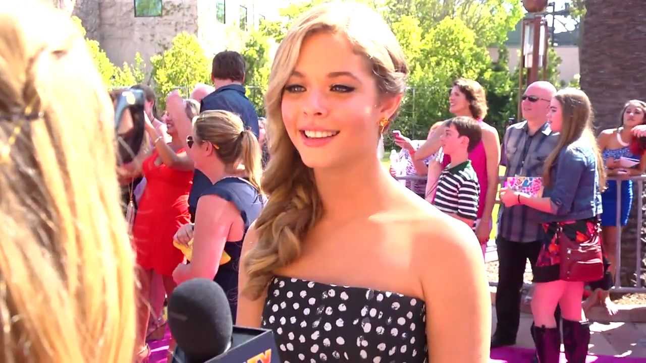 Sasha Pieterse Interview - 2012 Teen Choice Awards