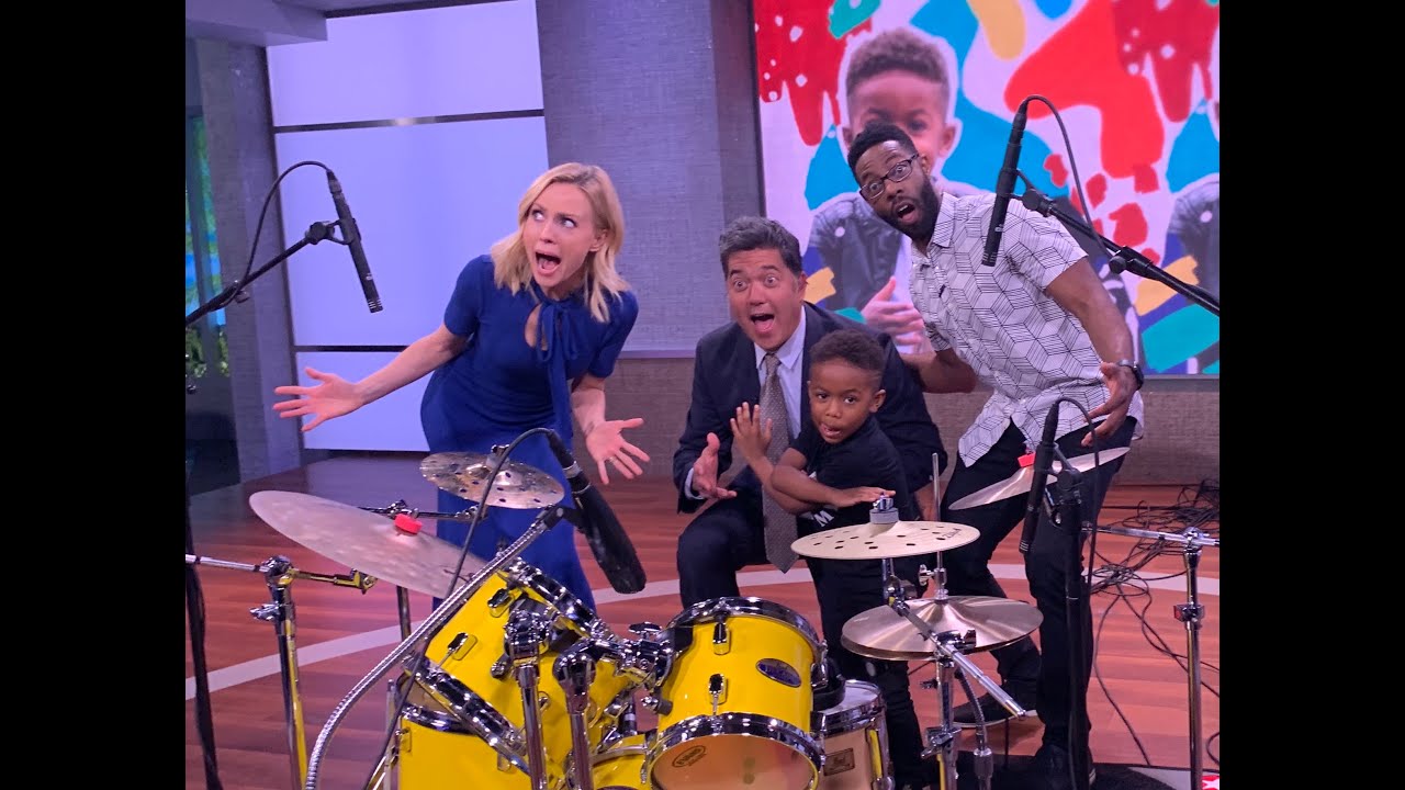 Justin Wilson II and Daddy play Pharrell Williams HAPPY on KTLA!