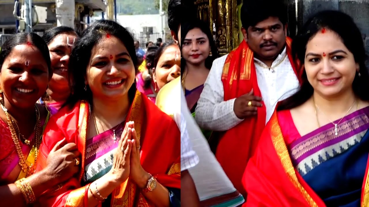 మీకు  చాలా ఓపిక మేడం  Singer Sunitha Visit Tirumala Tirupati Devasthanam || NTVENT