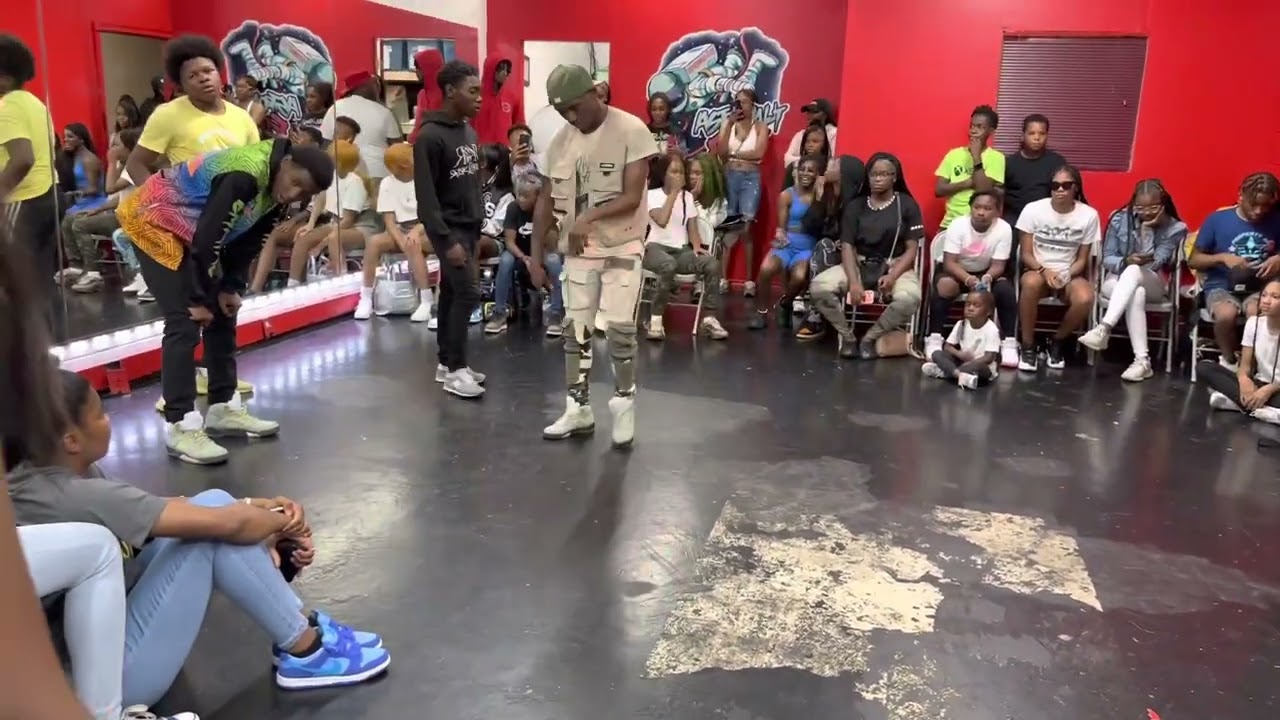 AstronautFlee Present Combat Zone 3on3 footwork battle Brandon,Neyo & jaylo VS tek9ine,Dave & Eddie