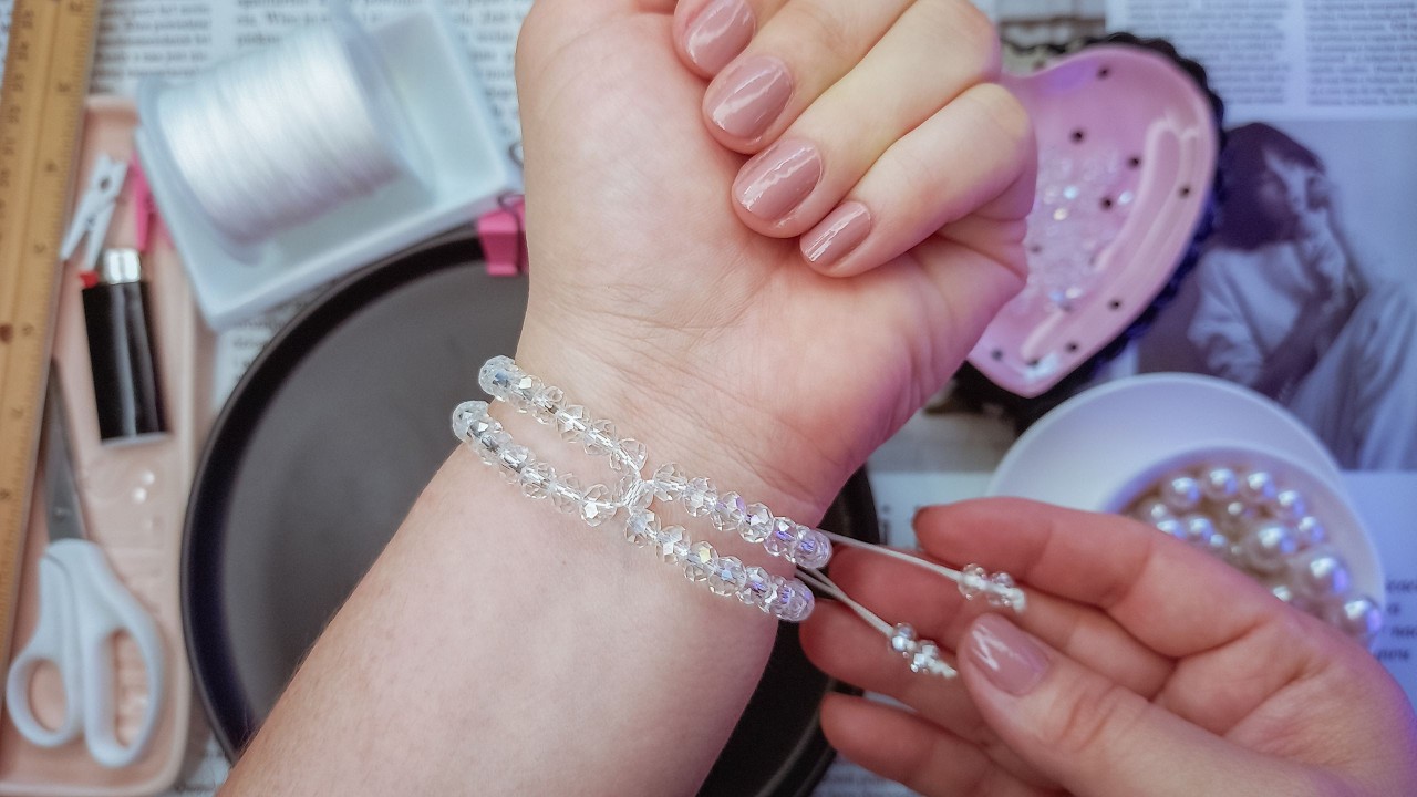 Pulsera de hilo con cristales brillantes  tutorial fácil y rápido 🤍 EASY BRACELET🛍