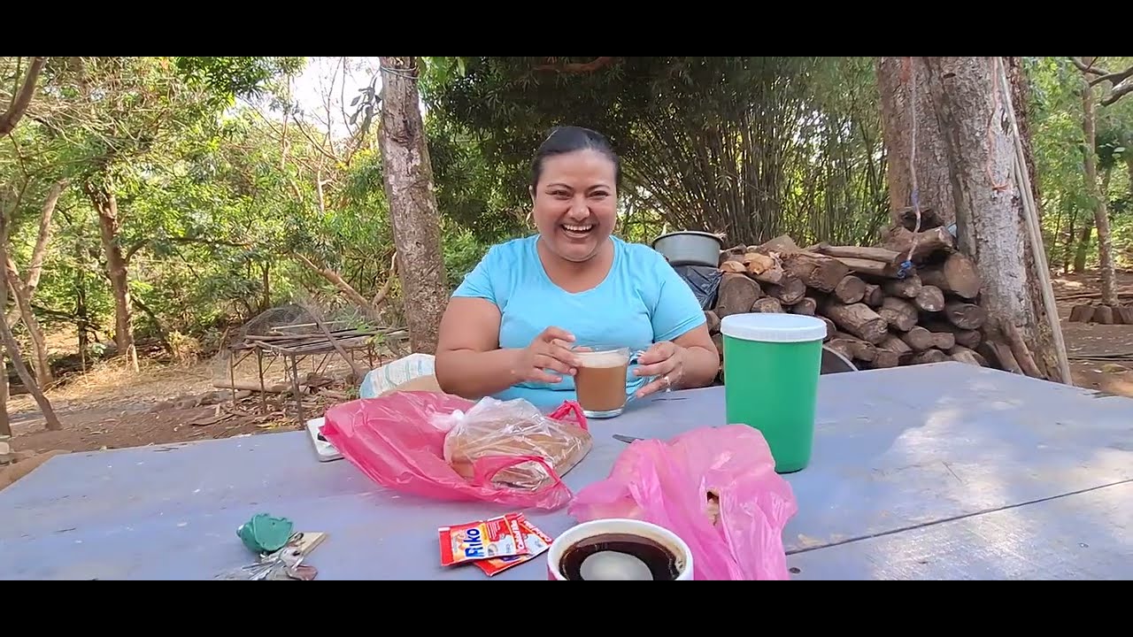 DISFRUTAMOS DE UN RICO PAN ARTESANAL QUE  KENIA COMPRO 