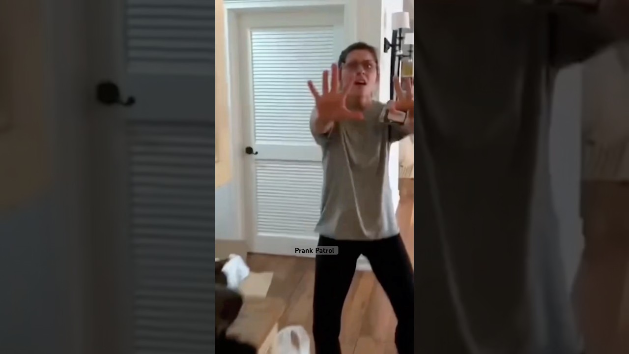 Scare prank the wife😹🤣#funny #shorts #viralshorts #prank #memes