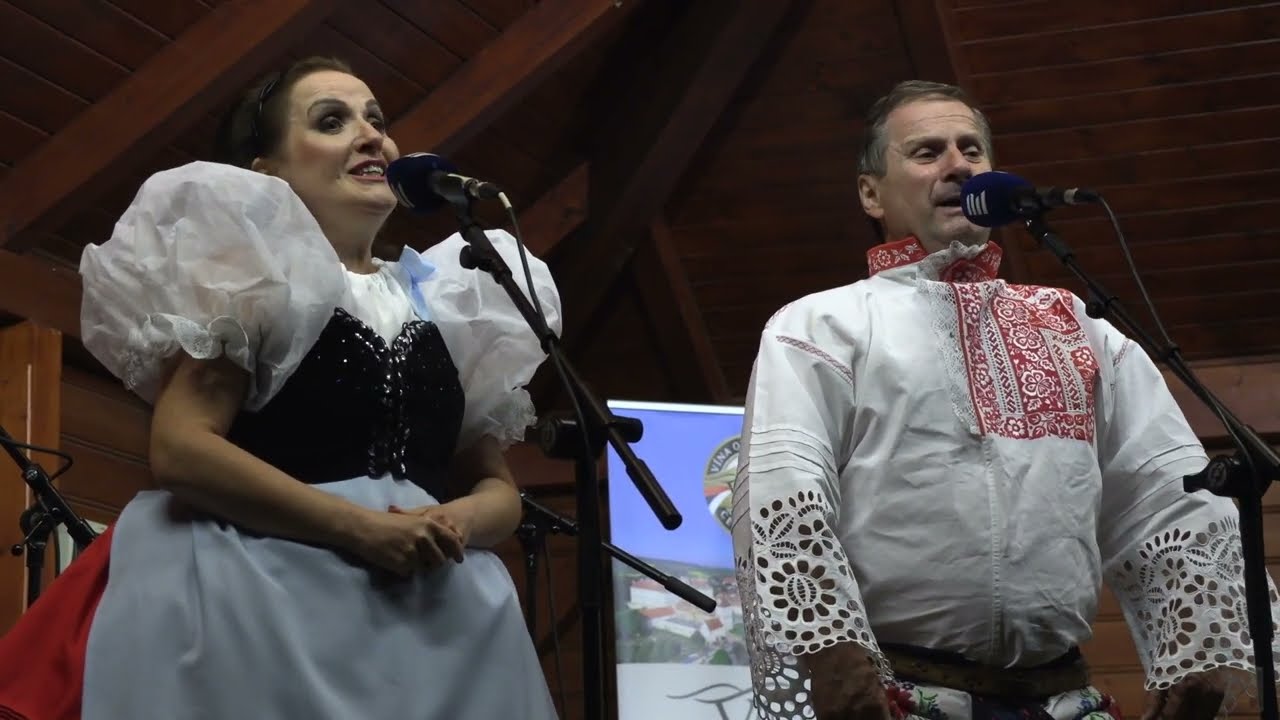 Skvělé pěvecké sourozenecké dueto Boženka a Zdeněk Baťkovi-Každý je na tom světě enom jednú