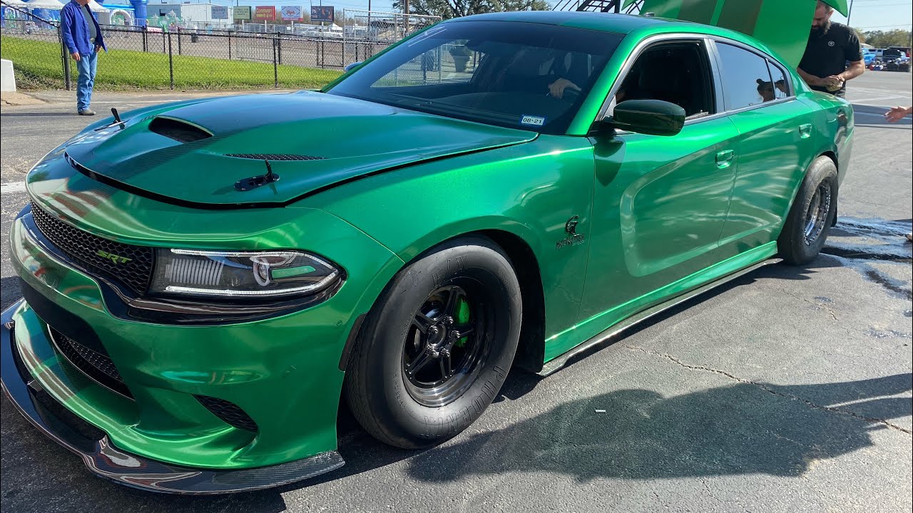 BAGGED AND BUILT 1000 HP HELLCAT DRAG RACING CHASES 8 SEC PASS!