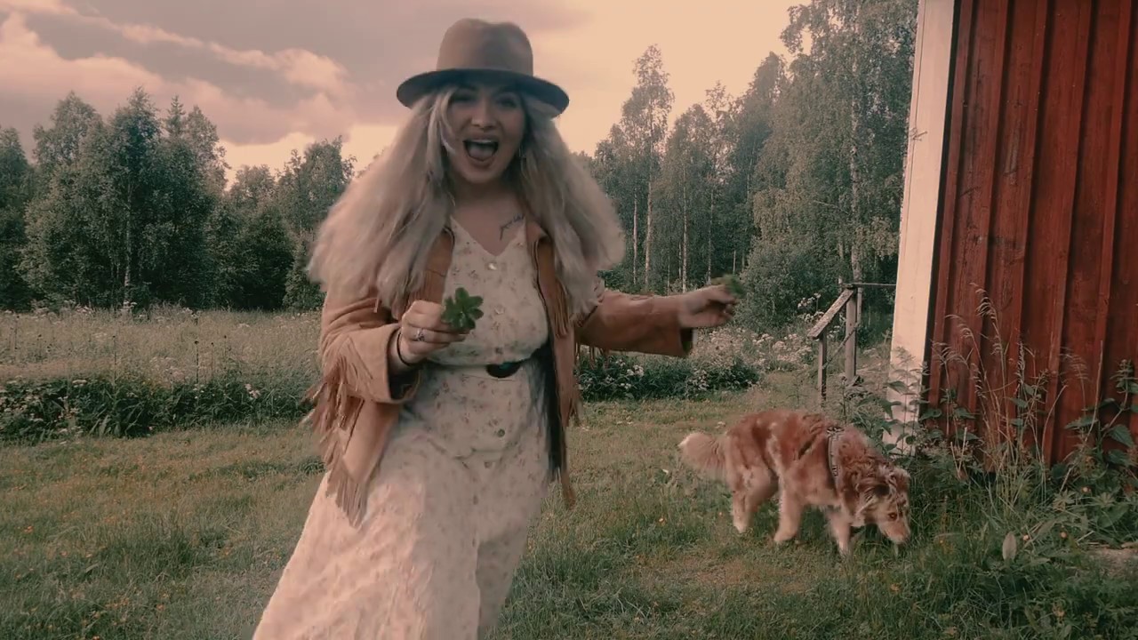 VÅR STUGA I TORNEDALEN - inreder den gamla ladan med återbruk, näräventyr & naturens skafferi