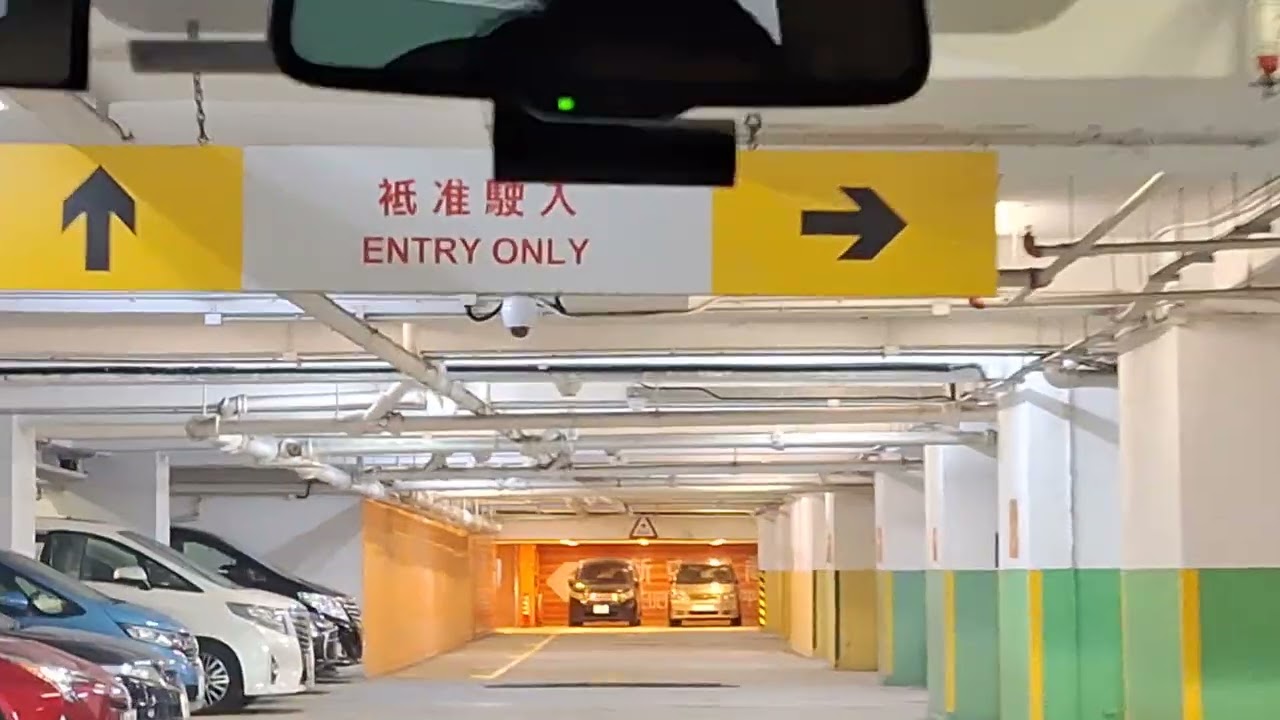 新屯門中心停車場入L2樓A區2米祇准駛入B區C區及D區出路3個不准駛出2個不准駛入