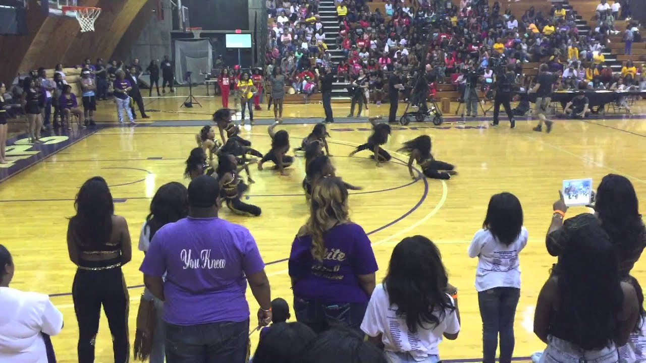 Purple Diamonds vs Dancing Dolls slow stands