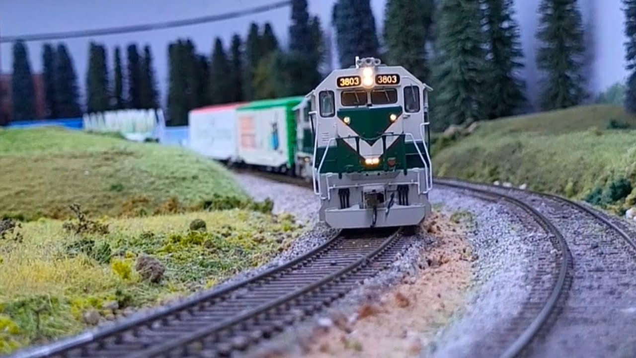 Chasing an Aberdeen Carolina and Western Toys for Tots Train