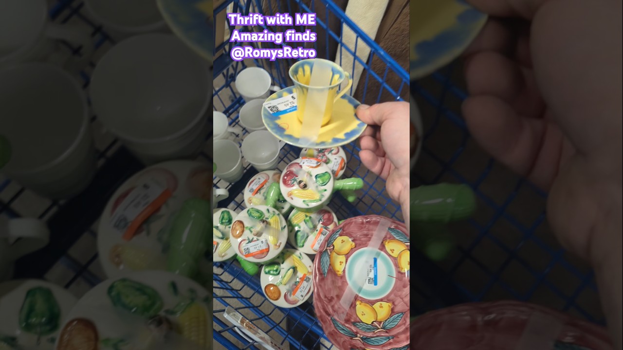 Fantastic 🤩 #retro and #vintage  dinnerware, serveware, decor and MORE! Join the journey @RomysRetro