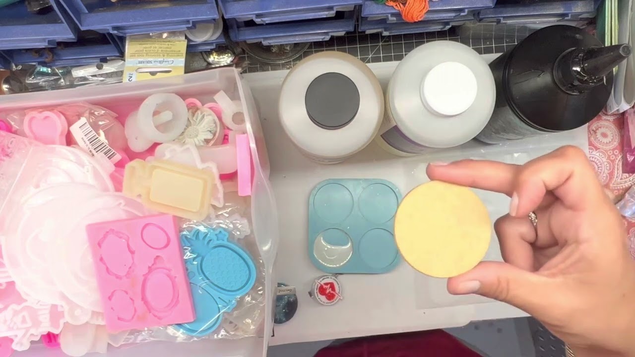 The difference between using UV resin and epoxy for badge reels and phone grips