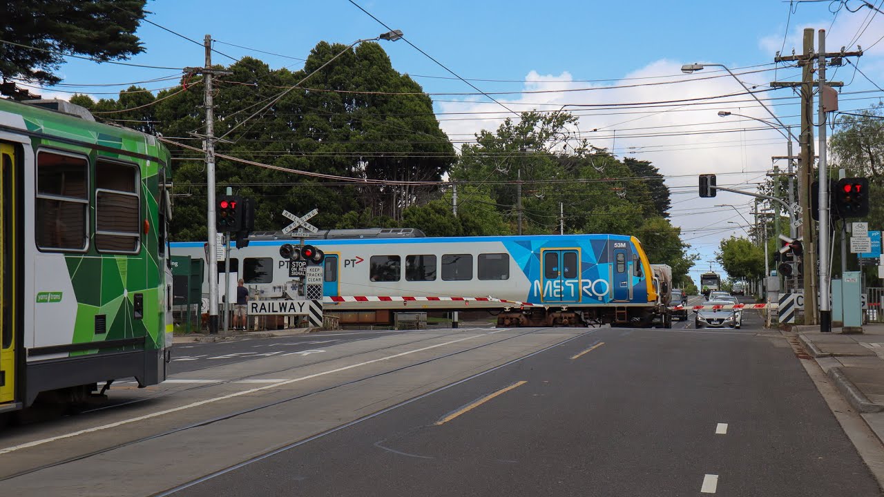 Riversdale Road, Riversdale, Vic | Metro Railway Crossing