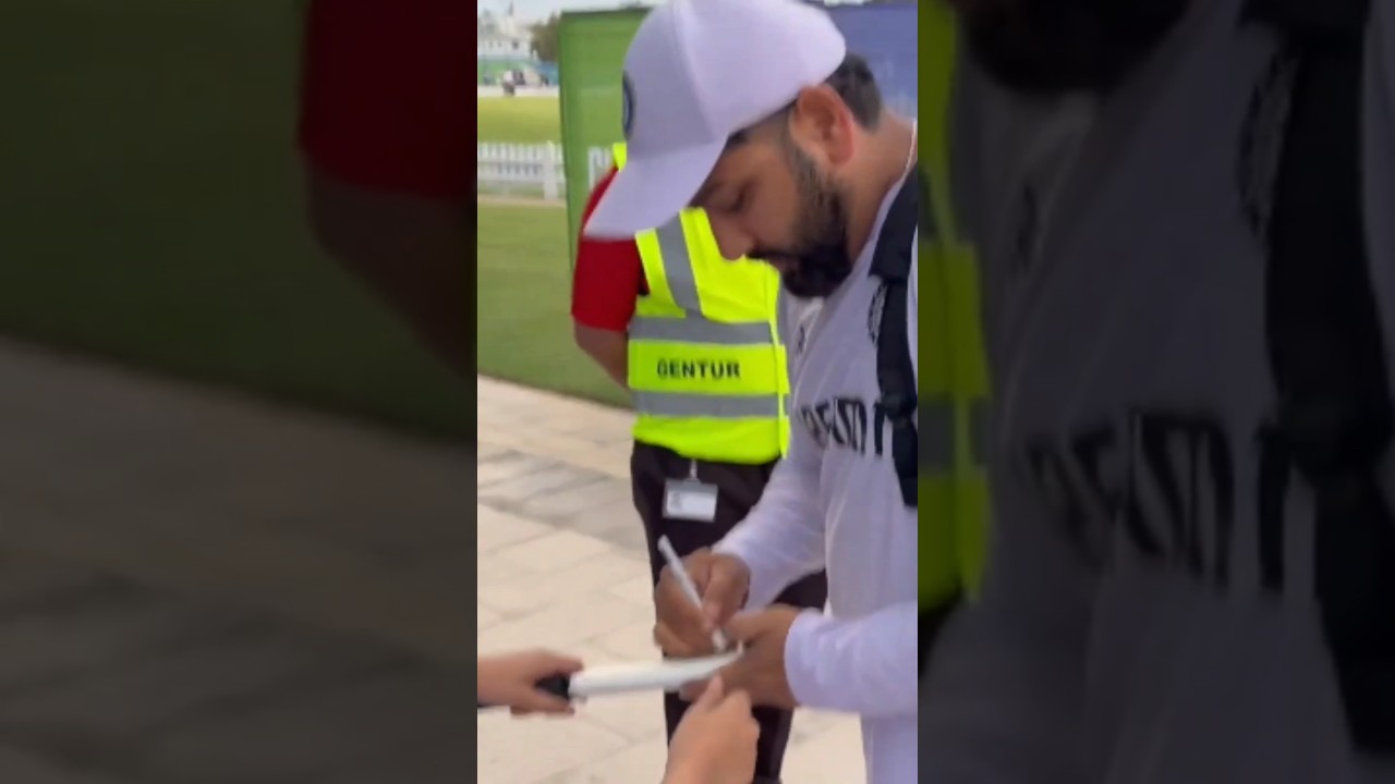 Rohit Sharma Giving Autograph To Fans At Dubai🔥🔥#cricket#shortsfeed#shorts#INDvsNZ#india#rohitsharma