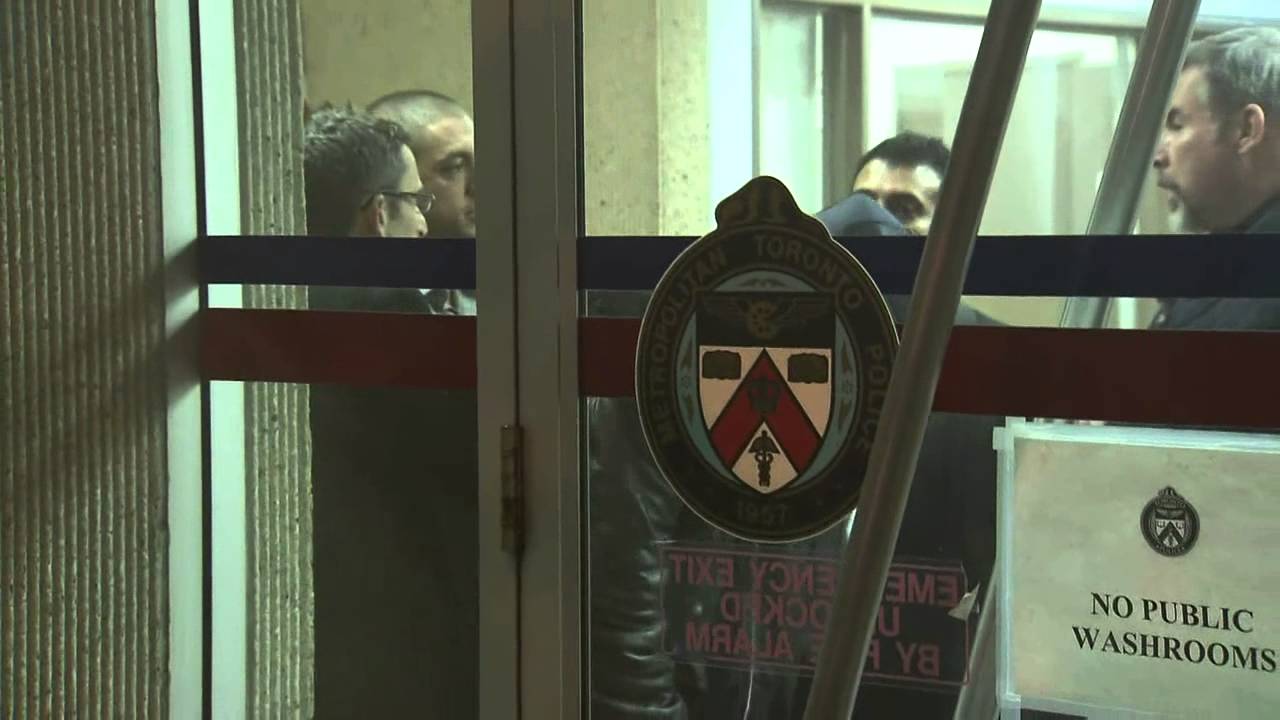 Justin Bieber surrenders at Toronto police station