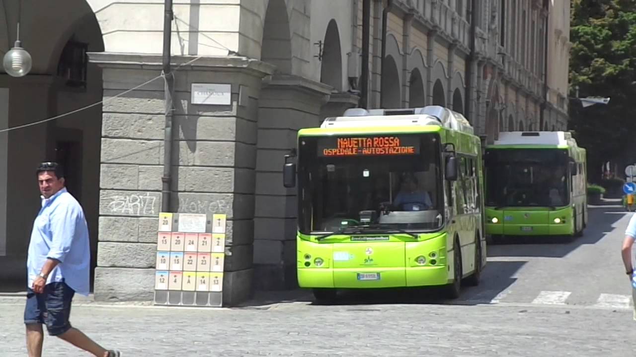 SVAP AOSTA ; BREDAMENARINI VIVACITY E BREDAMENARINI AVANCITY NELLA PIAZZA DEL COMUNE