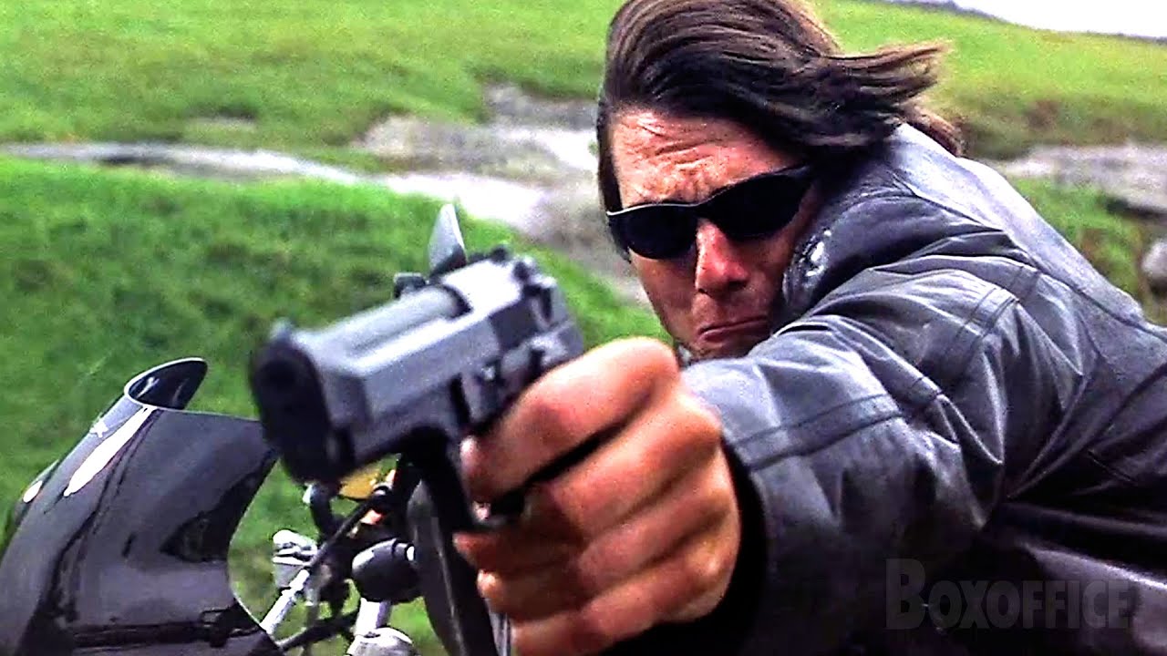 The Tom Cruise Motorbike Show | Mission Impossible 2 | CLIP