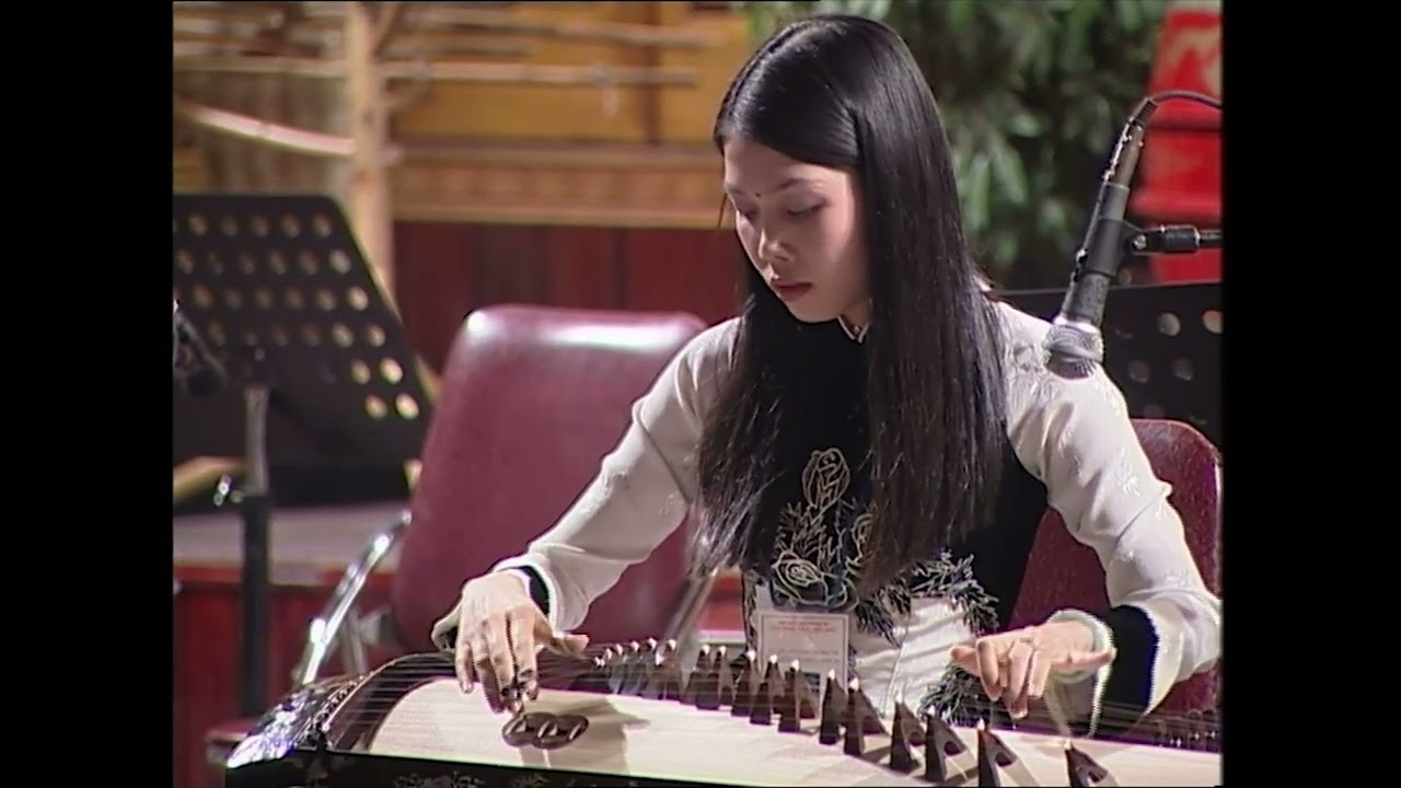 Độc tấu Đàn Tranh | Mùa Thu quê hương (Phạm Thúy Hoan) | Nguyễn Phong Lan - Đại học Nghệ thuật Huế