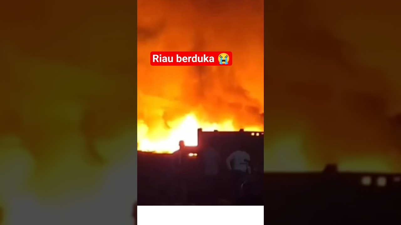 Риау в трауре. Пожар на плавучем рынке Инхил Тембилахан. #огонь #Инхил #РиауНовости