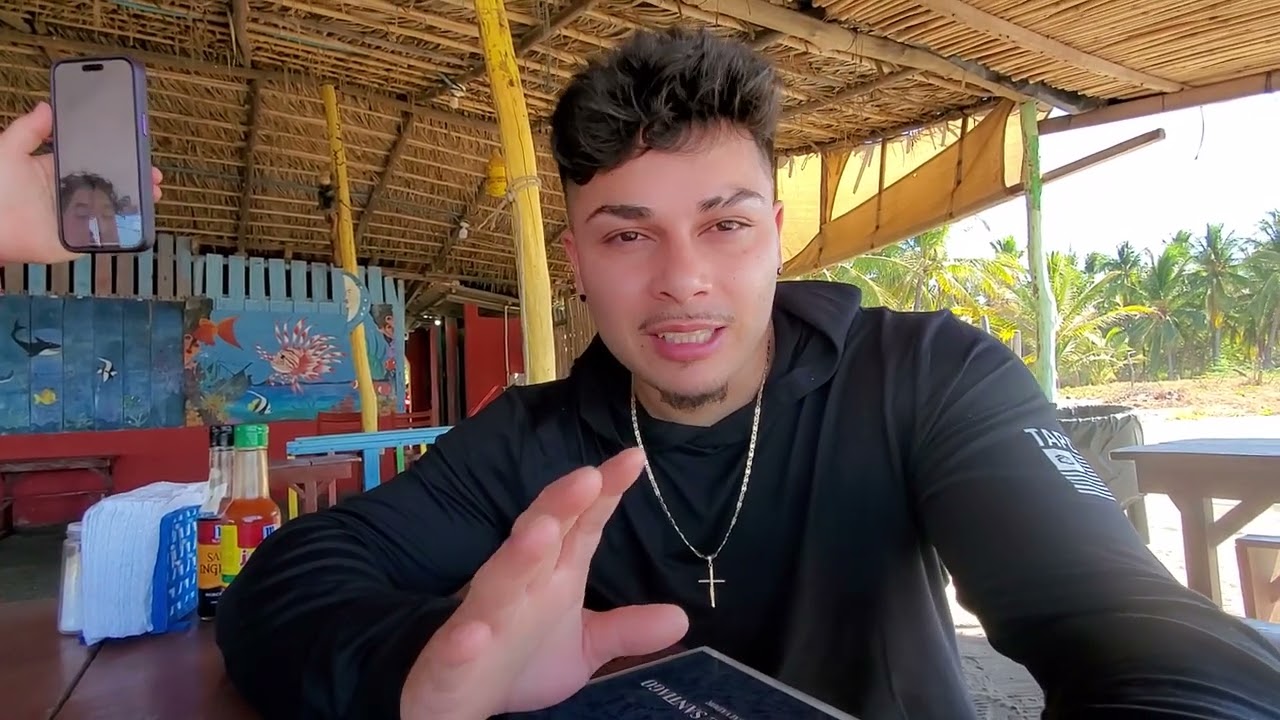 A mamà bro le gusto donde Alex el bro la invito a comer ❤